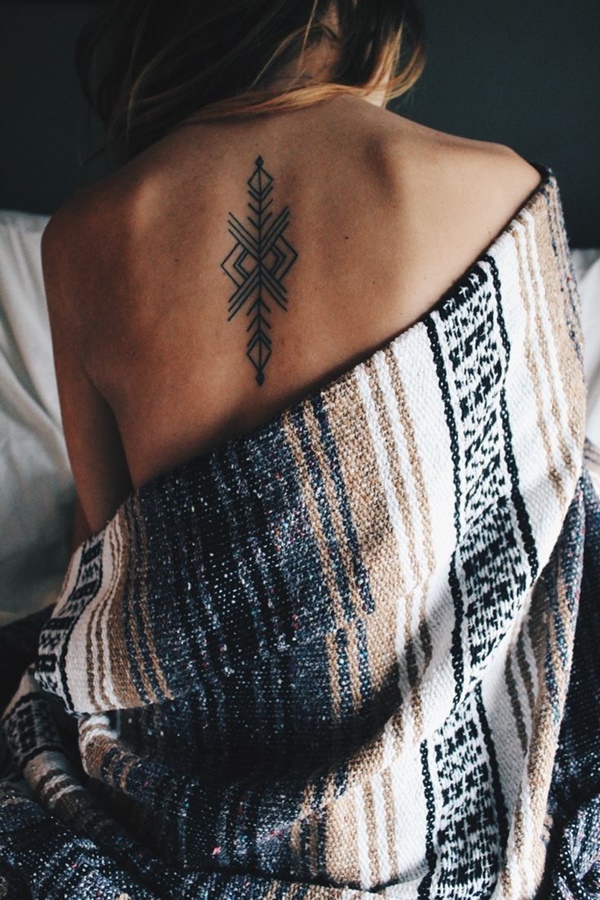 Tatouages ​​au dos provocants avec goût pour les femmes
