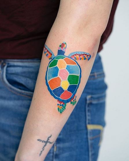 Tatouage d'avant-bras de tortue vibrante