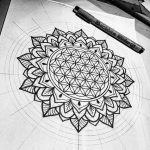 Beau dessin fleur de vie intégré dans un mandala très géométrique