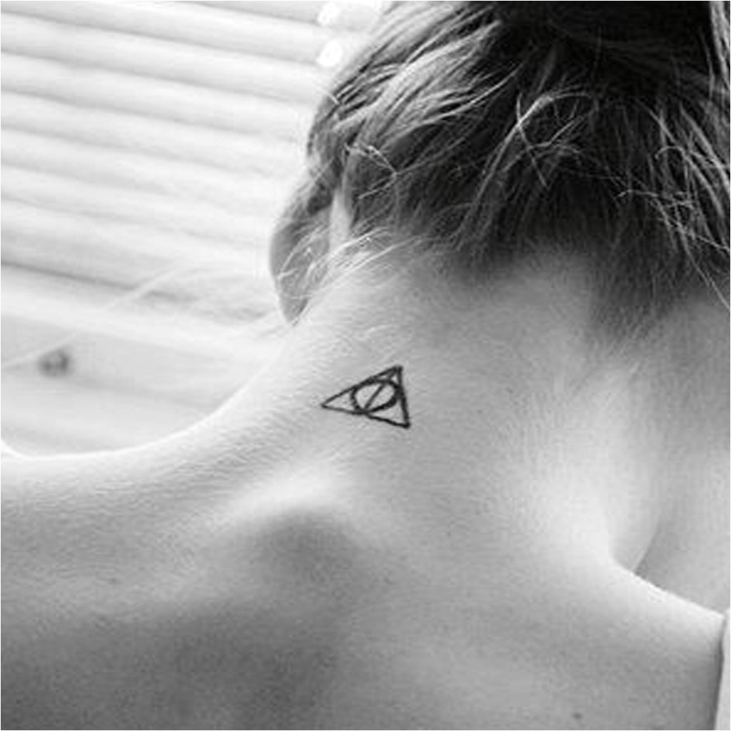 Tatouages ​​pour femmes à l'arrière du cou tatouage 20 idées pour un tatouage femme