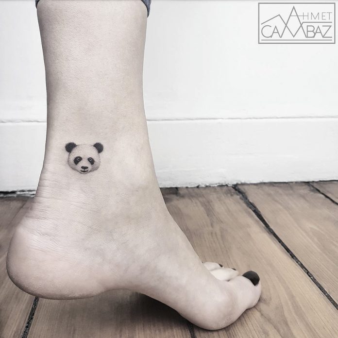 Tatouage cheville tête de panda