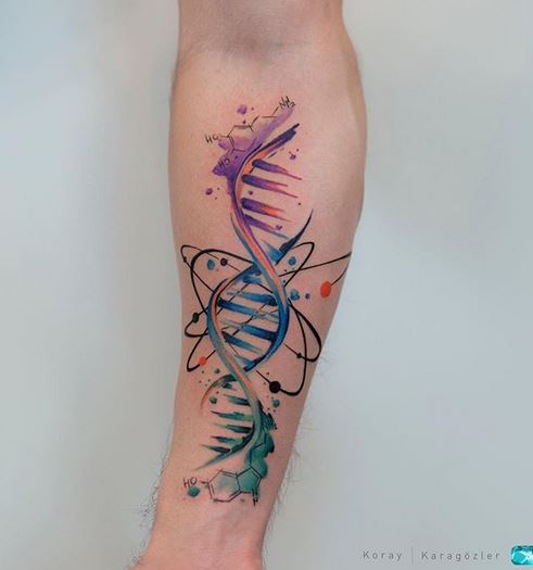 Tatouage d'avant-bras d'ADN